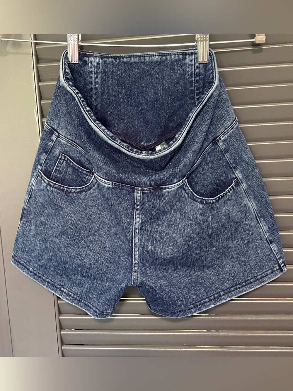 HALARA High-Waist Dark Blue Denim Shorts